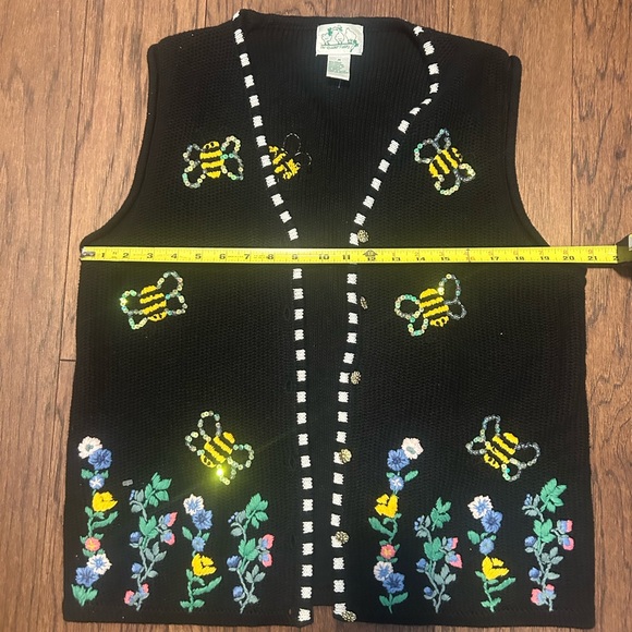 The Quaker Factory Kitschy Knit Vest with Bee and Floral Embroidery - Picture 6 of 6